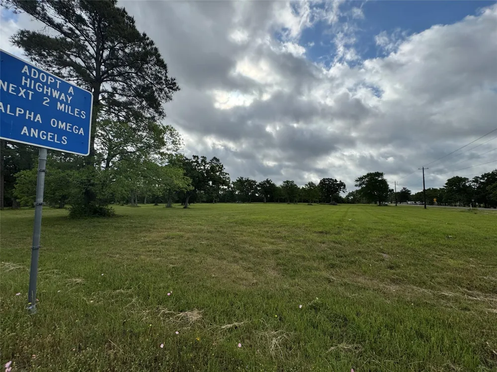 Fm 1696 E Huntsville, TX 77340