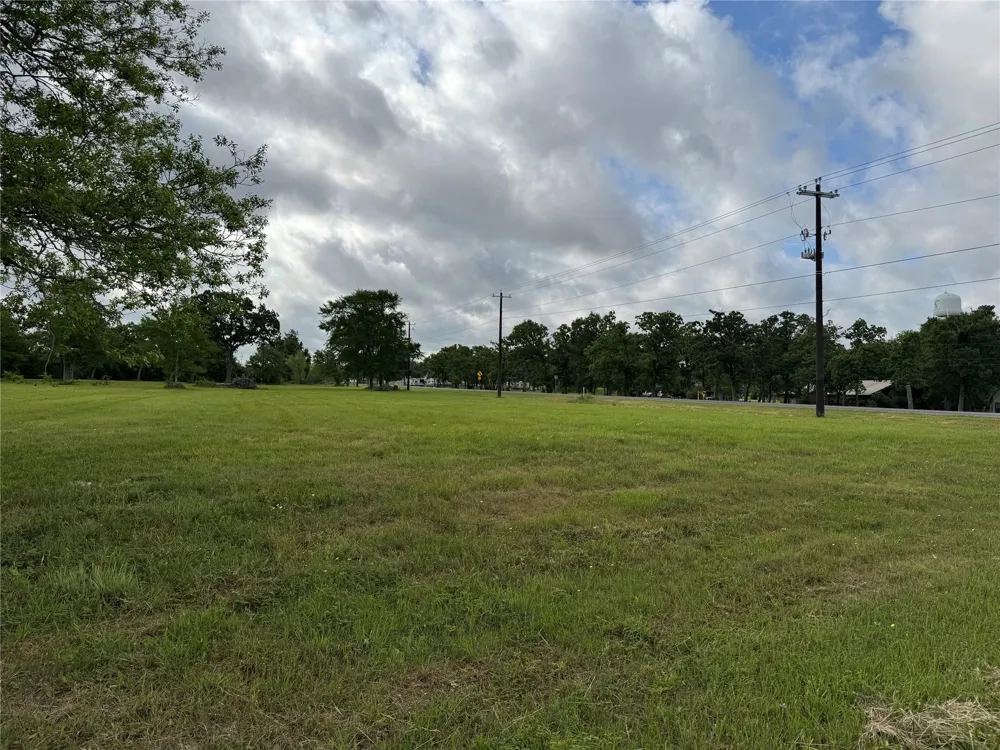 Fm 1696 E Huntsville, TX 77340