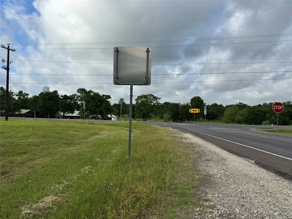 Fm 1696 E Huntsville, TX 77340