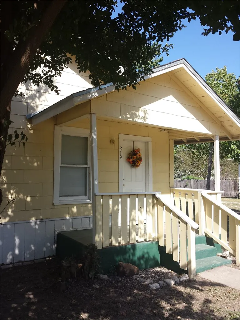 219 Tutt Avenue Taft, TX 78390