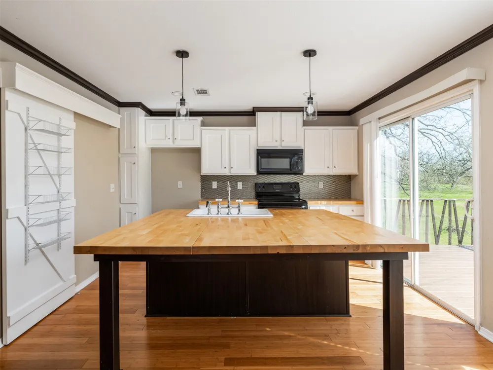 400 Private Road 4295 Rockdale, TX 76567