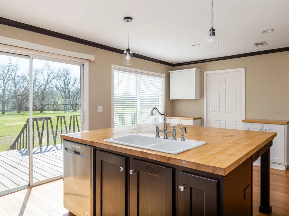 400 Private Road 4295 Rockdale, TX 76567