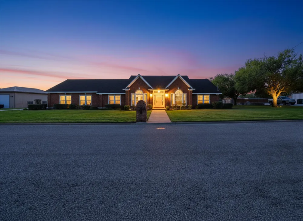 714 Louisiana Avenue Shiner, TX 77984
