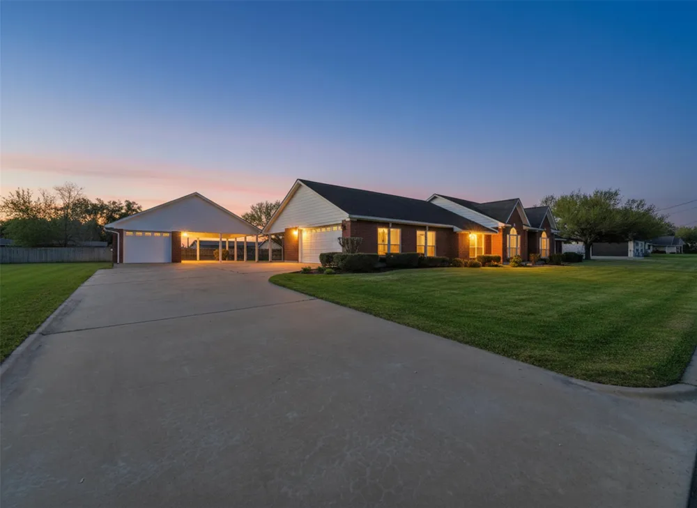 714 Louisiana Avenue Shiner, TX 77984