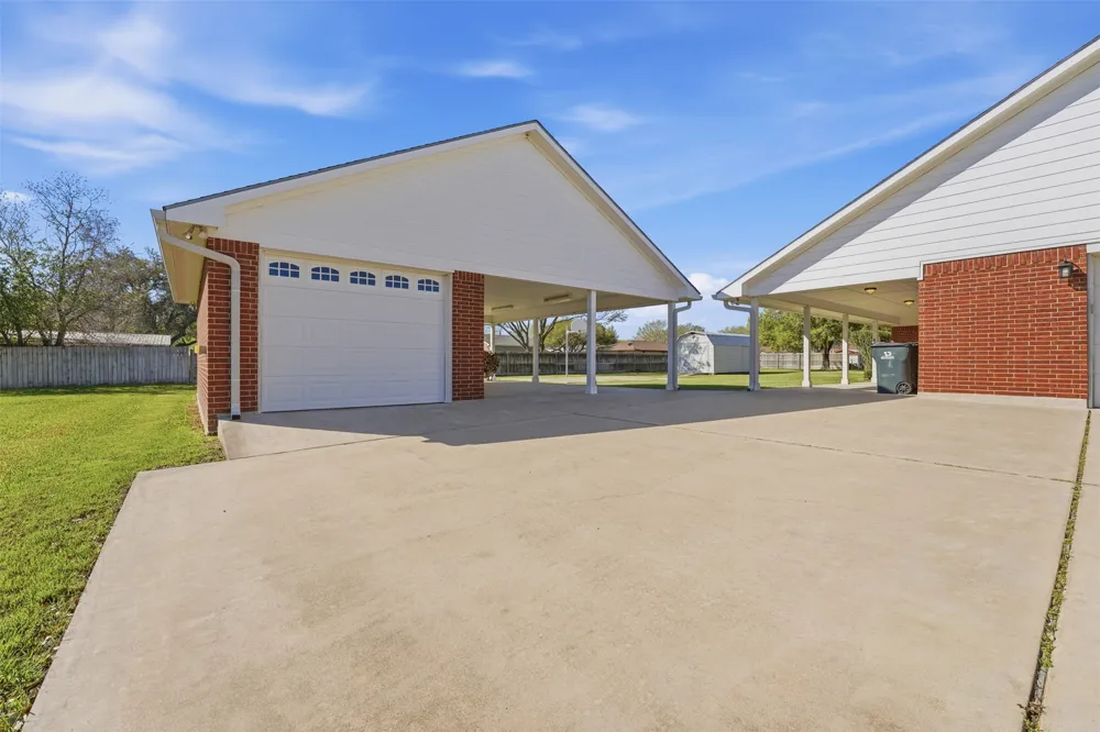 714 Louisiana Avenue Shiner, TX 77984