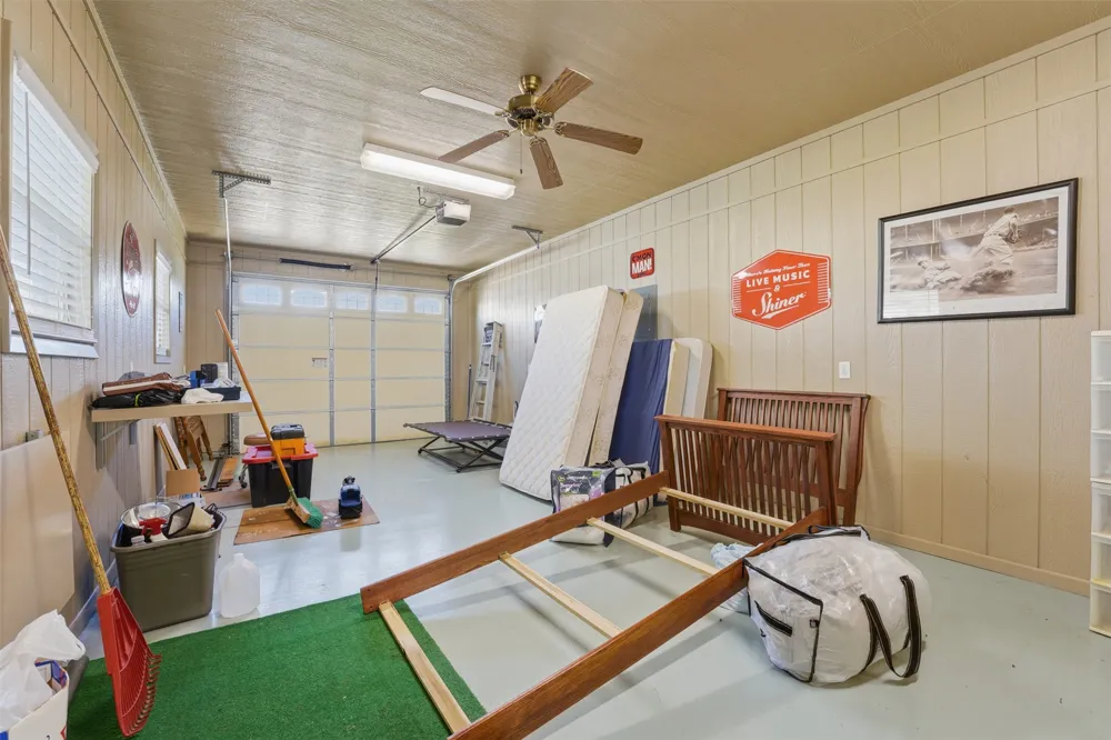 714 Louisiana Avenue Shiner, TX 77984