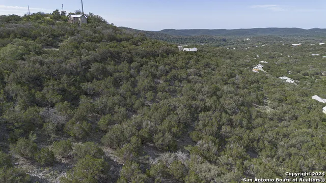 34 CAT CLAW MTN RD Concan, TX 78838
