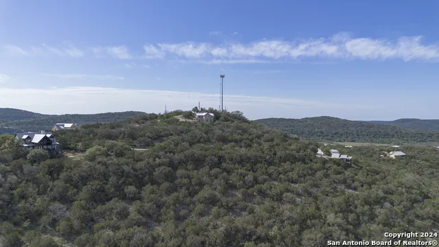 34 CAT CLAW MTN RD Concan, TX 78838