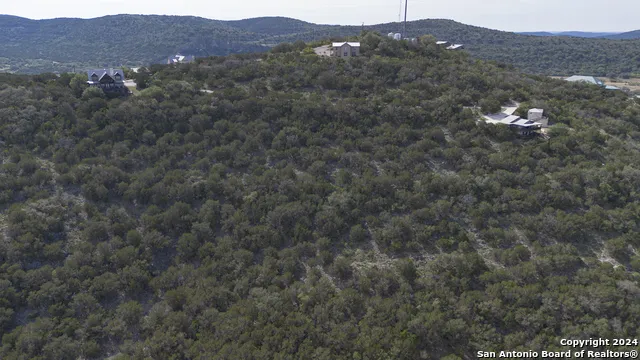 34 CAT CLAW MTN RD Concan, TX 78838