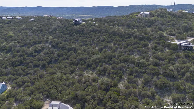 34 CAT CLAW MTN RD Concan, TX 78838