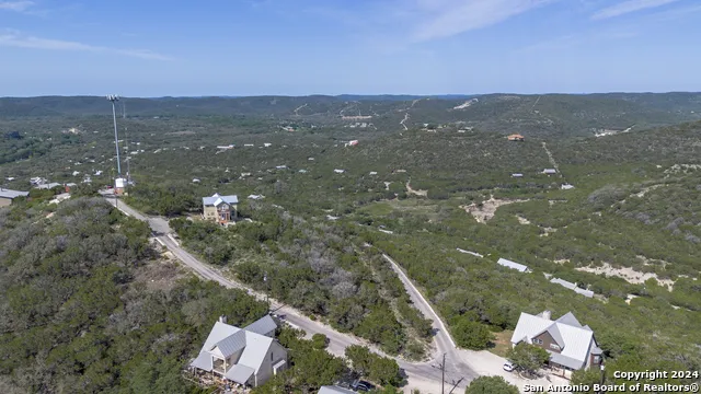 34 CAT CLAW MTN RD Concan, TX 78838
