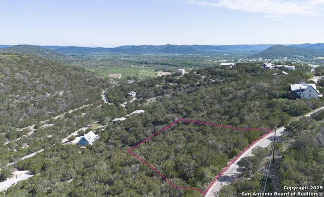 34 CAT CLAW MTN RD Concan, TX 78838