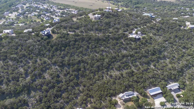 34 CAT CLAW MTN RD Concan, TX 78838