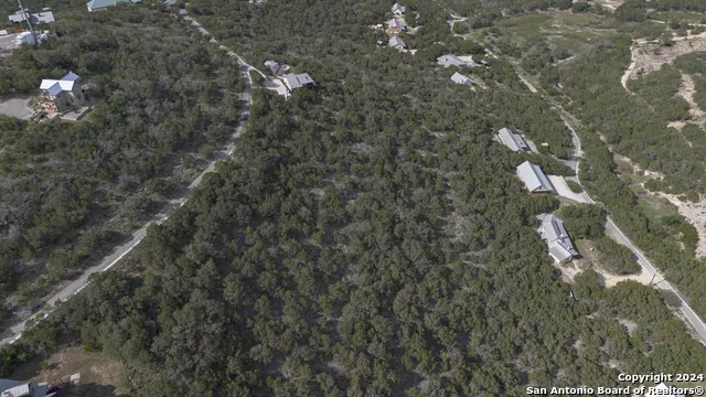 34 CAT CLAW MTN RD Concan, TX 78838
