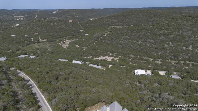 34 CAT CLAW MTN RD Concan, TX 78838