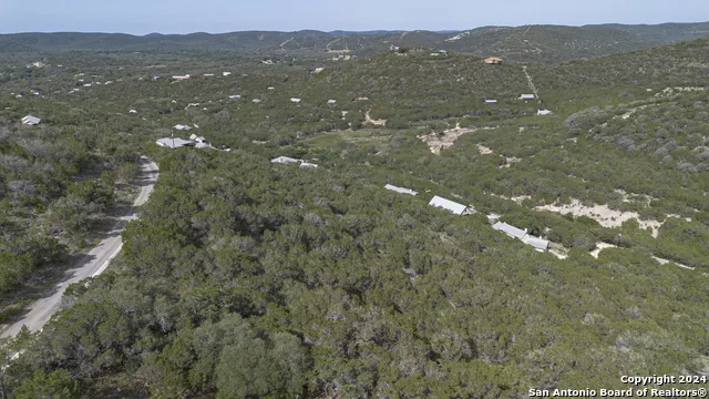 34 CAT CLAW MTN RD Concan, TX 78838