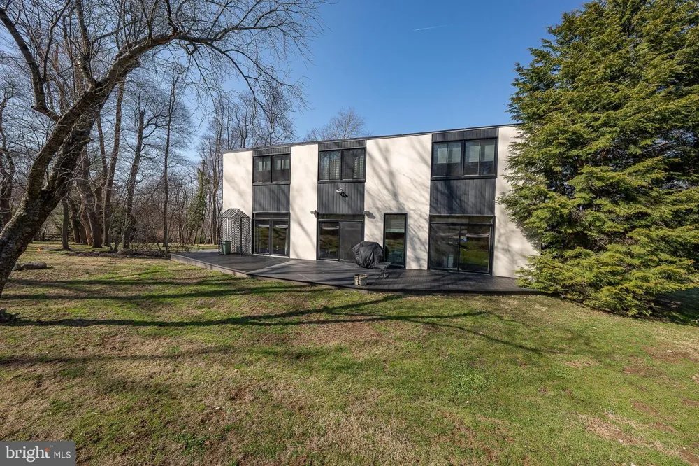 1335 VALLEY ROAD Villanova, PA 19085