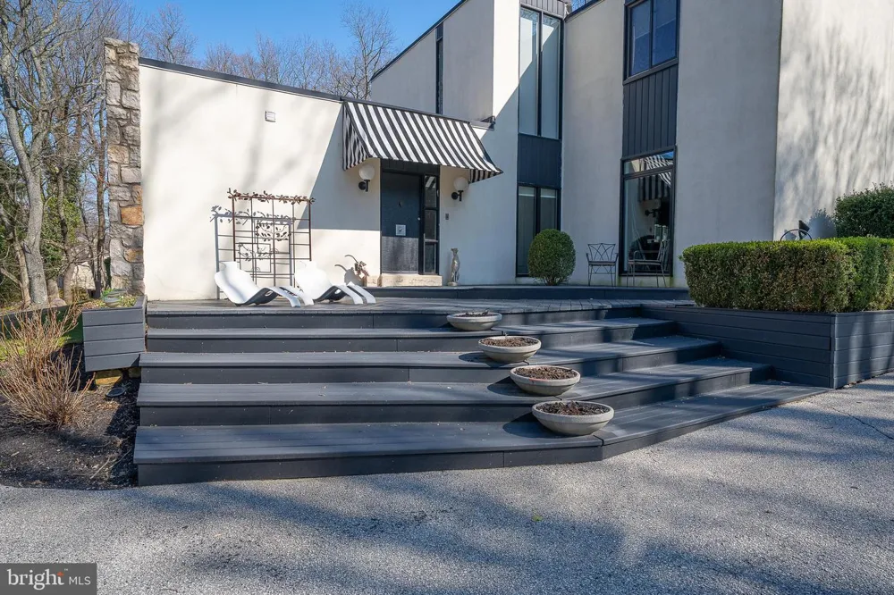 1335 VALLEY ROAD Villanova, PA 19085