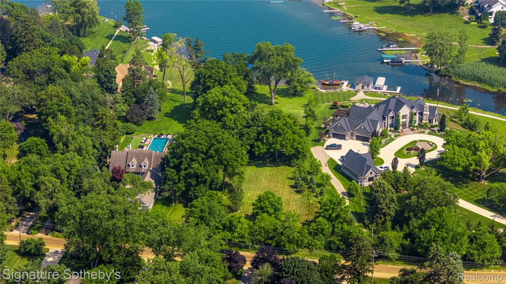 2475 LAKE ANGELUS ROAD W Lake Angelus City, MI 48326