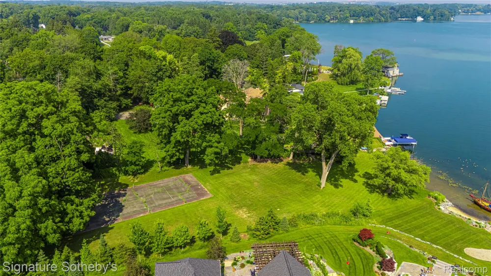 2475 LAKE ANGELUS ROAD W Lake Angelus City, MI 48326