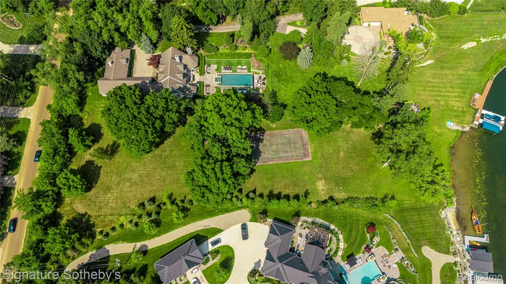 2475 LAKE ANGELUS ROAD W Lake Angelus City, MI 48326