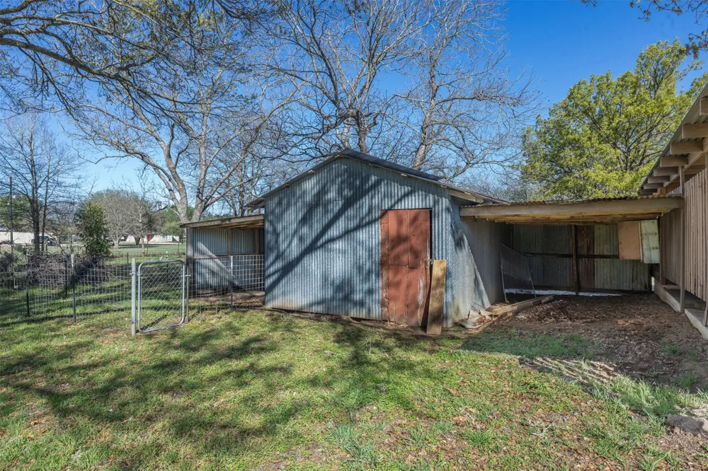 809 Main Street Lexington, TX 78947