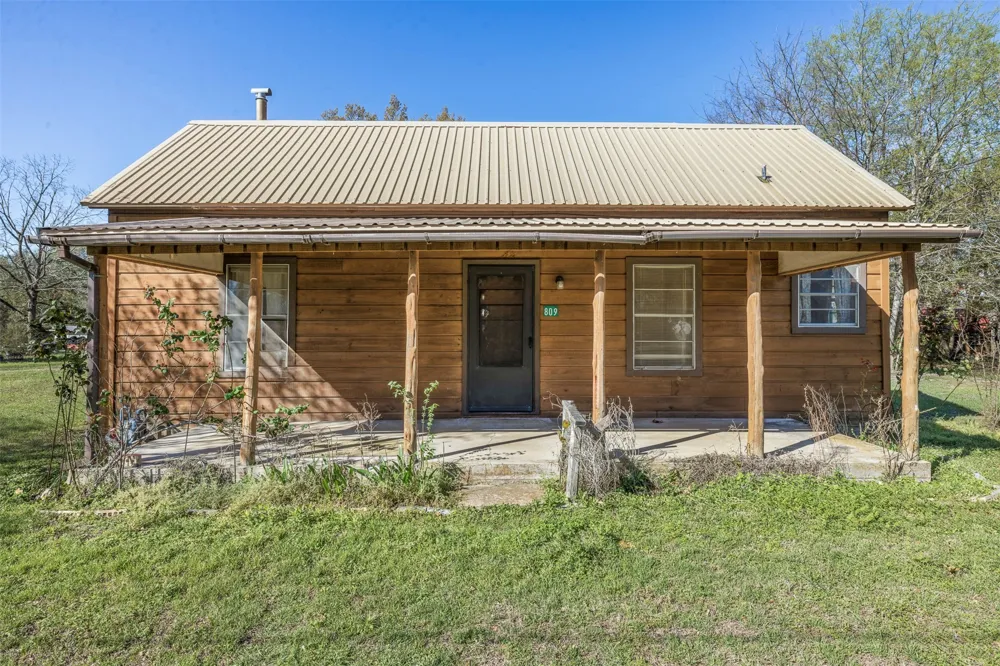 809 Main Street Lexington, TX 78947