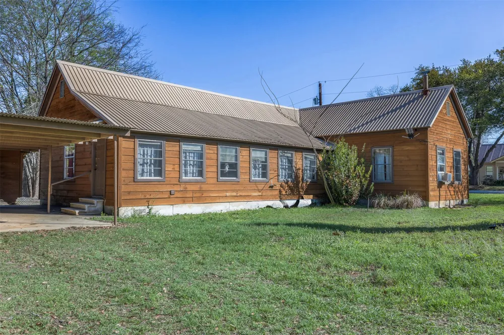 809 Main Street Lexington, TX 78947