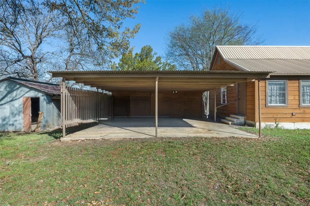 809 Main Street Lexington, TX 78947