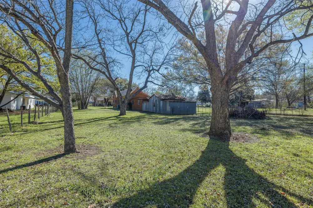 809 Main Street Lexington, TX 78947
