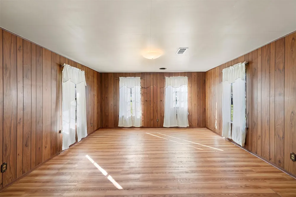 809 Main Street Lexington, TX 78947