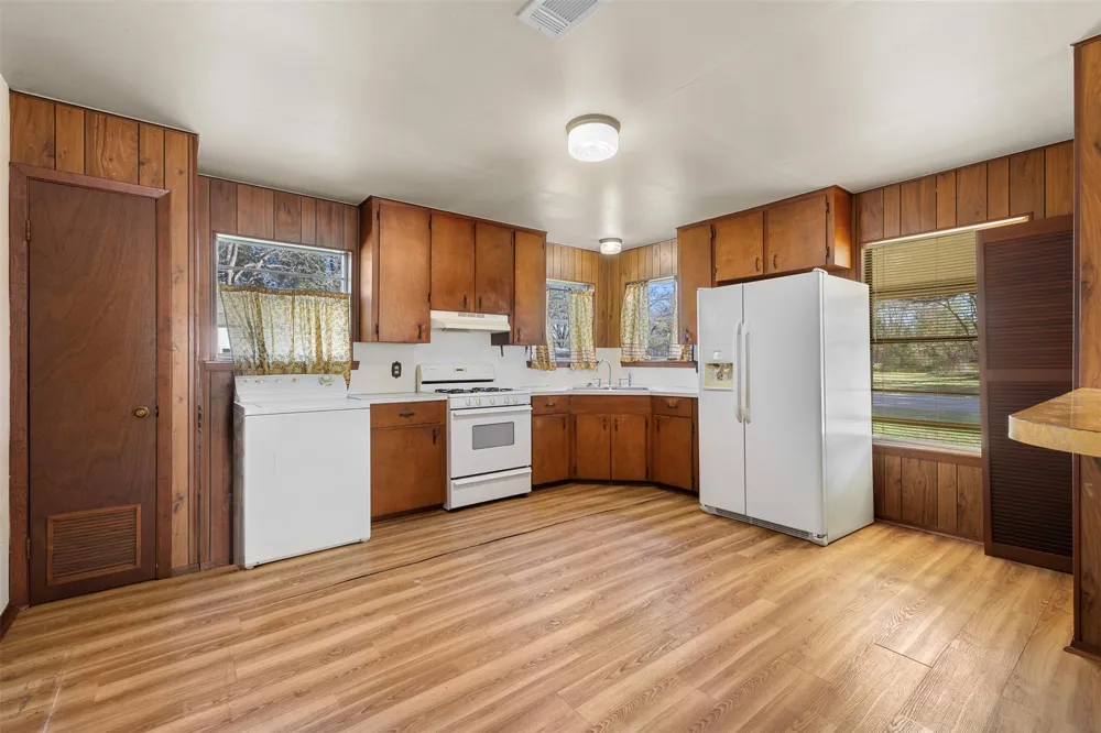 809 Main Street Lexington, TX 78947