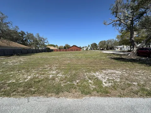 8620 Lagoon Drive