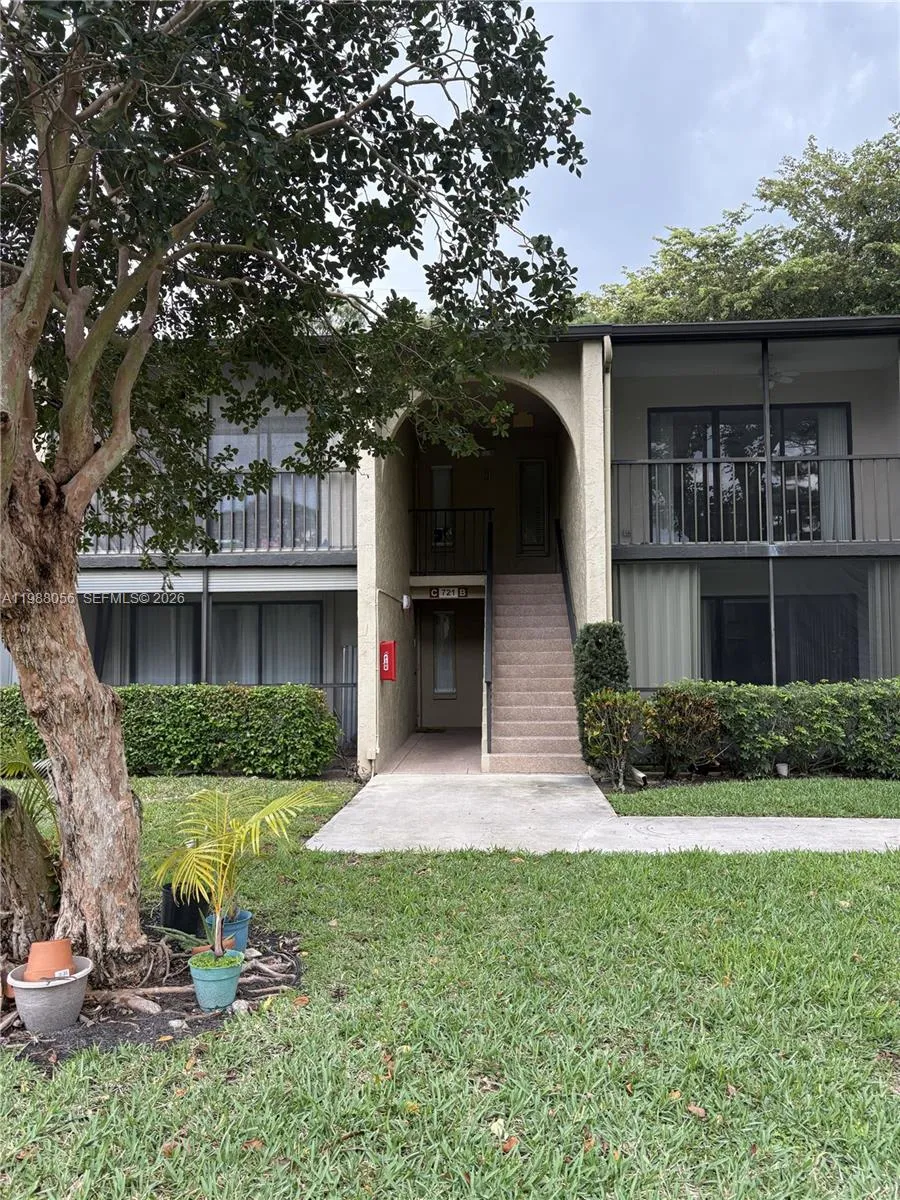 721 Sunny Pine Way #C2 Green Acres, FL 33415