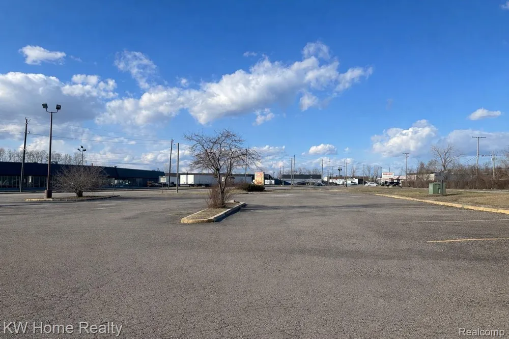20800 Groesbeck Highway Warren City, MI 48089