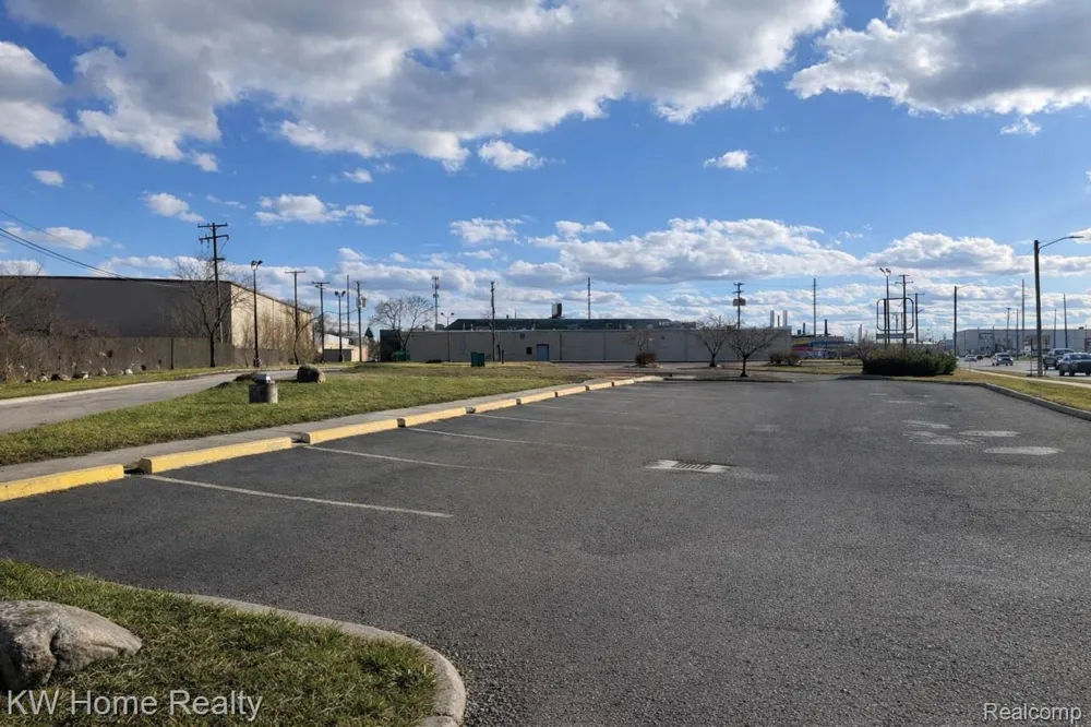 20800 Groesbeck Highway Warren City, MI 48089