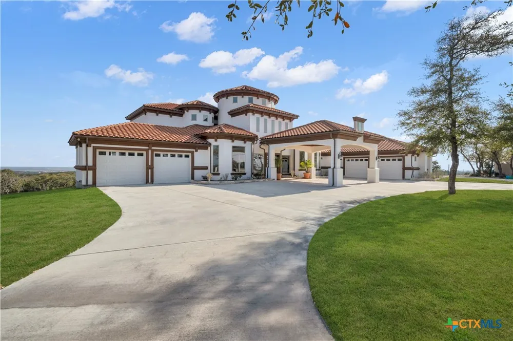 205 County Road 2727 Mico, TX 78056