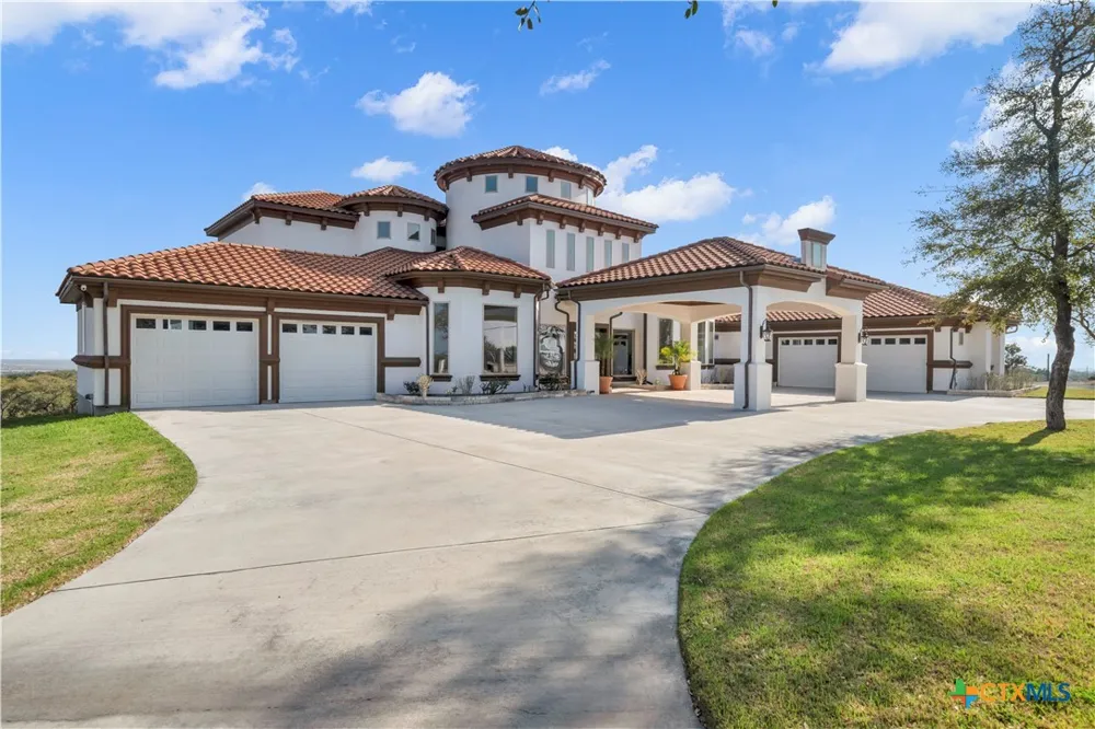 205 County Road 2727 Mico, TX 78056