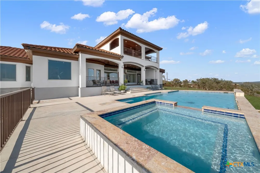 205 County Road 2727 Mico, TX 78056