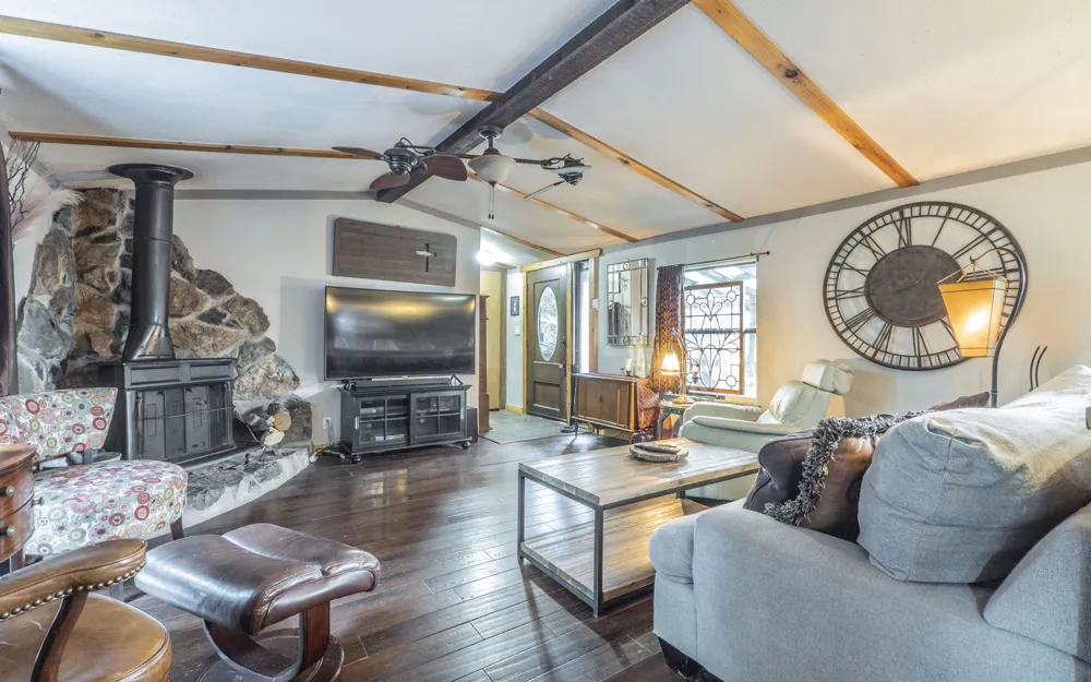 210 W Lakeshore Drive Dripping Springs, TX 78620