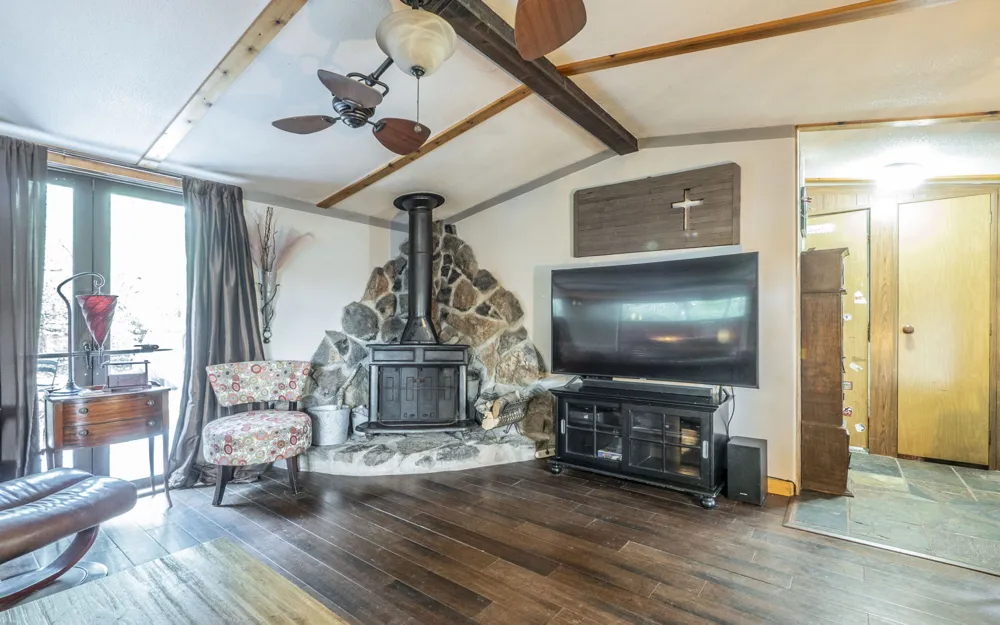 210 W Lakeshore Drive Dripping Springs, TX 78620