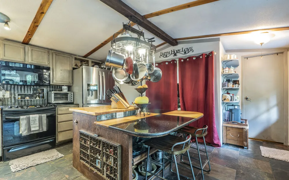210 W Lakeshore Drive Dripping Springs, TX 78620