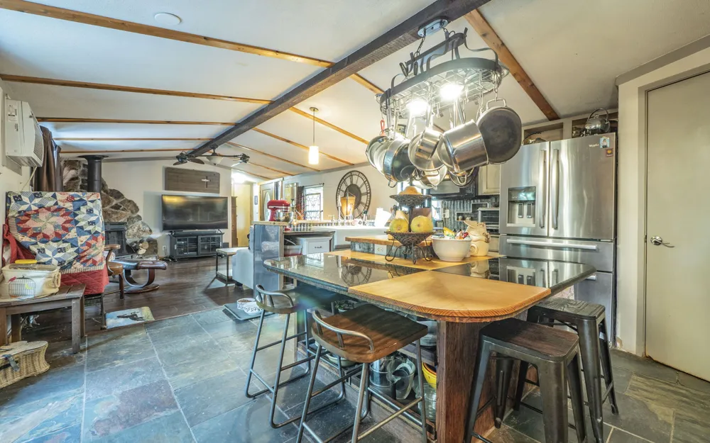 210 W Lakeshore Drive Dripping Springs, TX 78620
