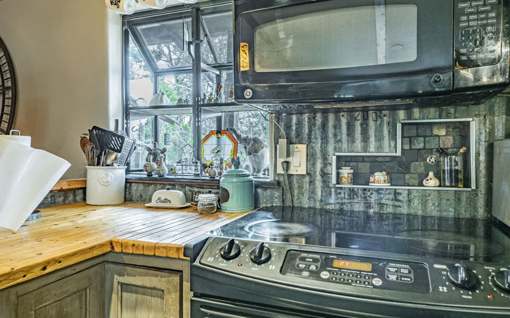 210 W Lakeshore Drive Dripping Springs, TX 78620