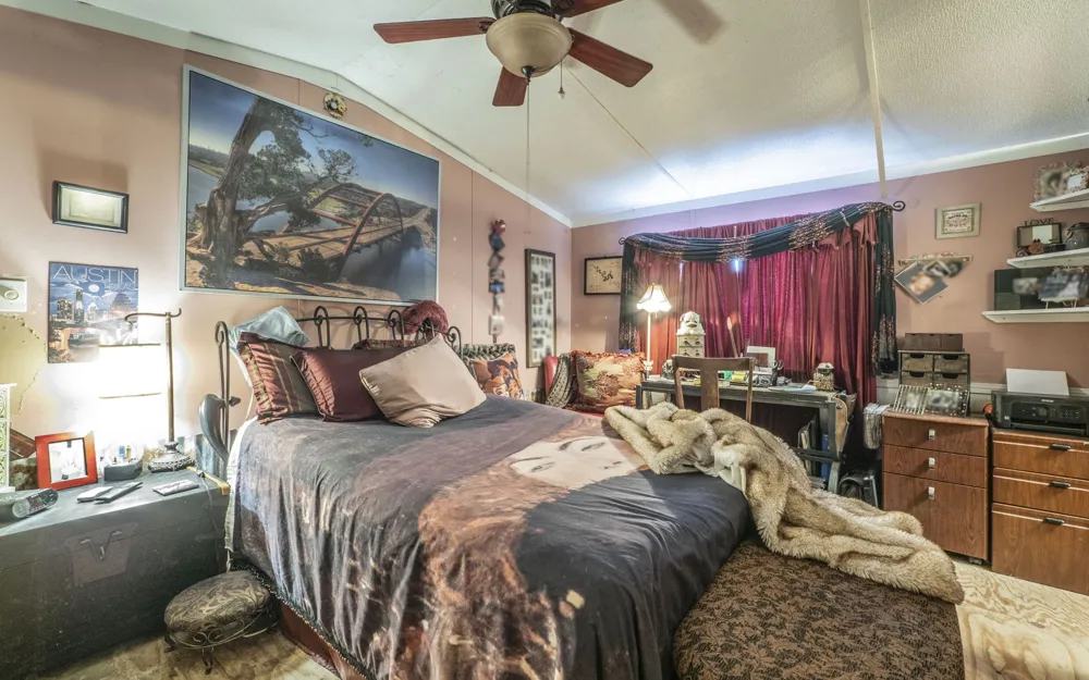 210 W Lakeshore Drive Dripping Springs, TX 78620