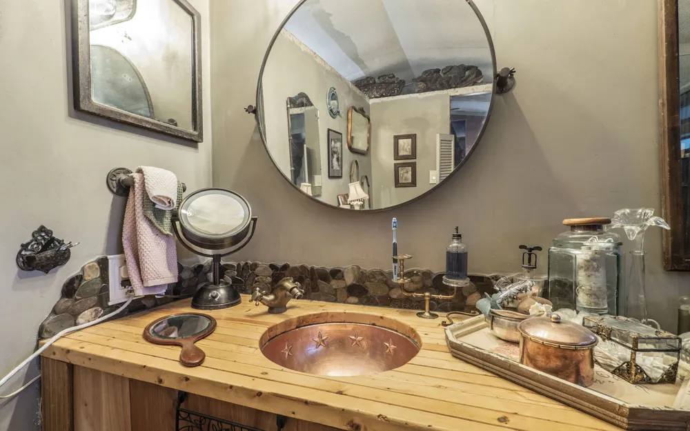 210 W Lakeshore Drive Dripping Springs, TX 78620