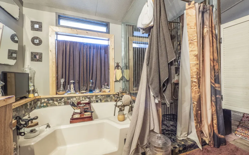 210 W Lakeshore Drive Dripping Springs, TX 78620