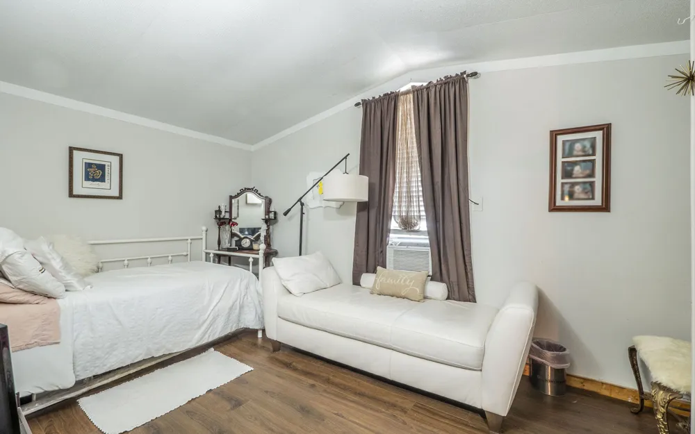 210 W Lakeshore Drive Dripping Springs, TX 78620