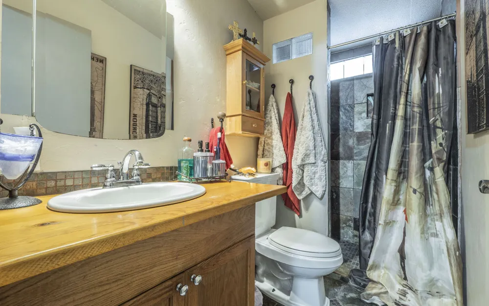 210 W Lakeshore Drive Dripping Springs, TX 78620