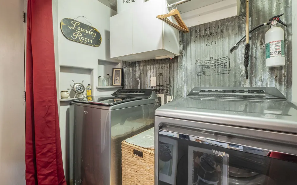210 W Lakeshore Drive Dripping Springs, TX 78620